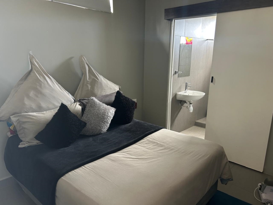 To Let 1 Bedroom Property for Rent in Quigney Eastern Cape